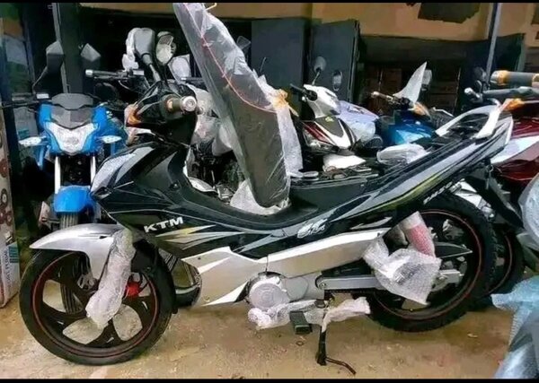 Moto cross dynamique KTM