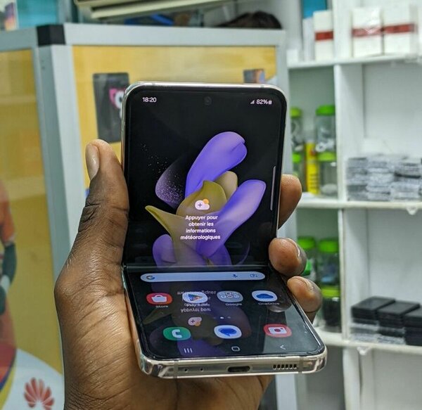 Smartphone pliable design premium