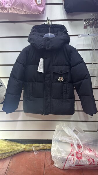 Чёрный куртка