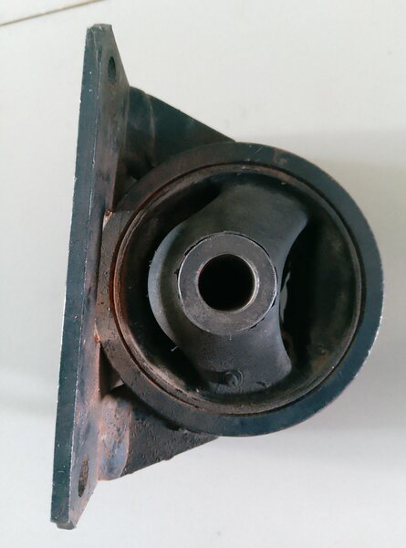 TOYOTA engine Mount