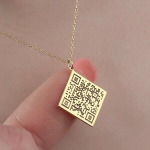 Collier pendentif code QR
