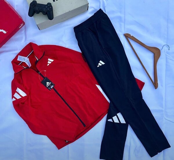 Ensemble de survêtement moderne