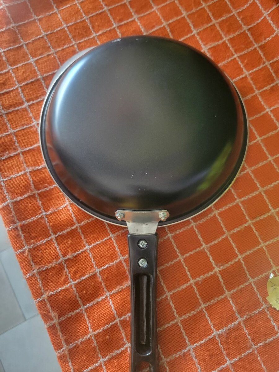 Poêle fond noir