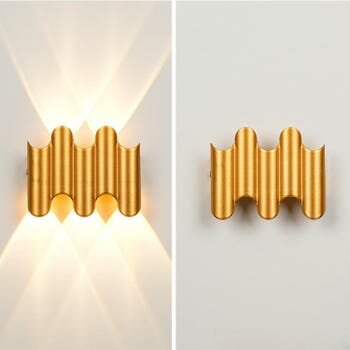 Applique murale métallique dorée