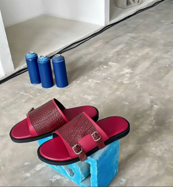 Sandales en cuir rouge chic