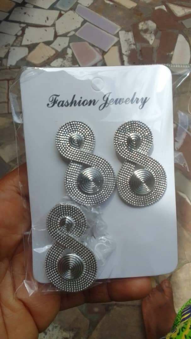 Boucles d'oreilles élégantes argentées