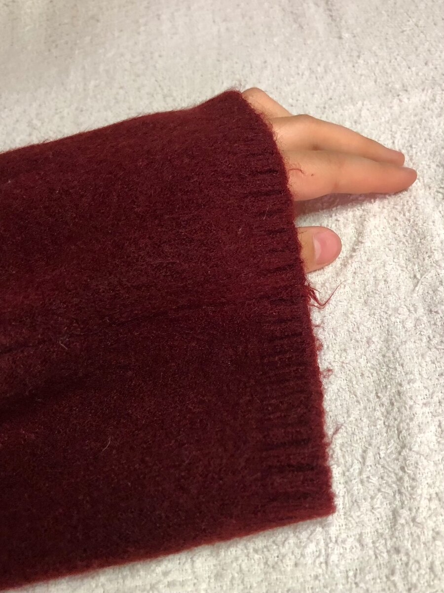 Бордовый свитер