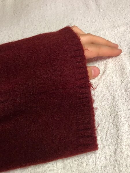 Бордовый свитер