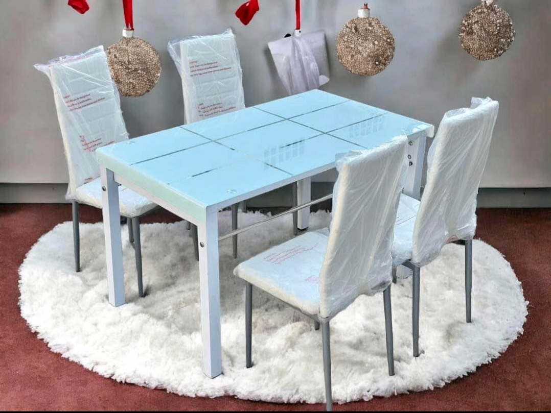 Table de salle à manger en bois