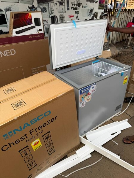 NASCO 200 LTR CHEST FREEZER NET SILVER LOCK & KEY NAS-210