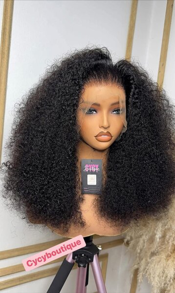 Perruque en dentelle afro volumineux