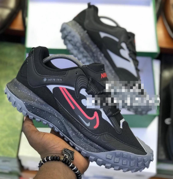 NIKE GORE-TEX Sneakers
