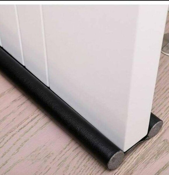 Bas de porte isolant universel