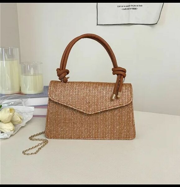 Sac à main en paille élégant