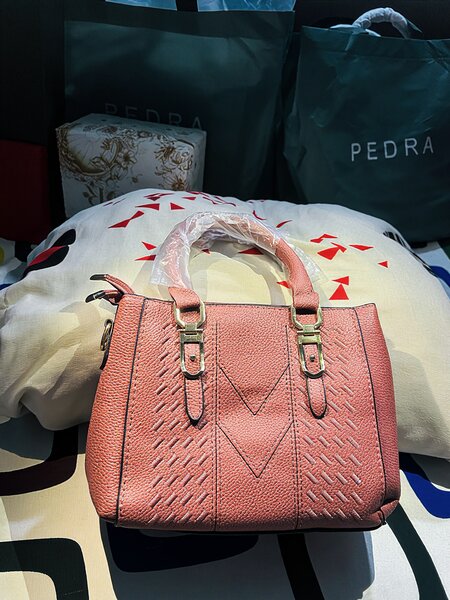 Sac à main en cuir rose