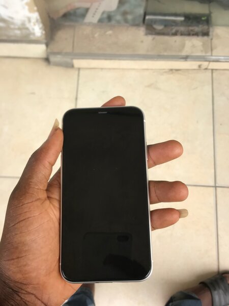 iPhone 11 ( uk used )