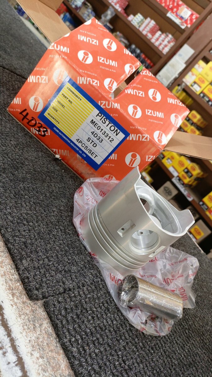 PISTONS SET MITSUBISHI 4D33 STD