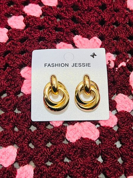 Boucles d'oreilles dorées chic