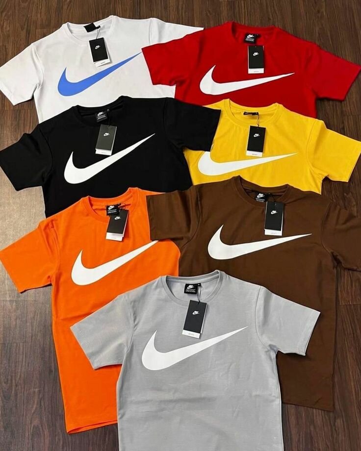 T-shirts Nike colorés