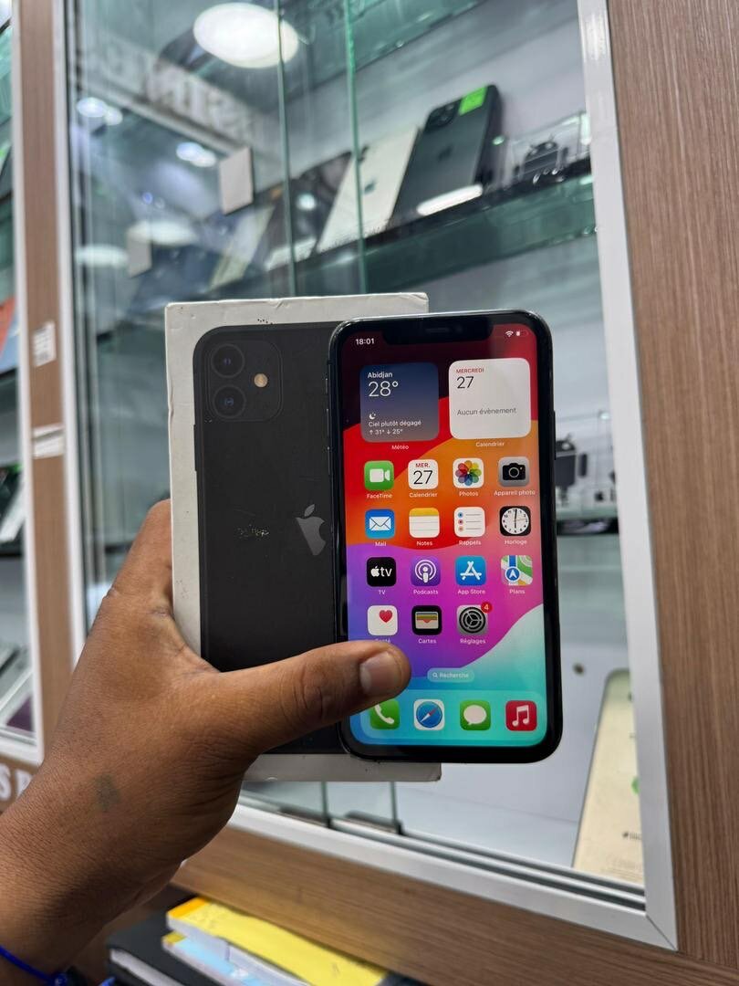 iPhone 11 64giga très propre sans Face ID avec carton