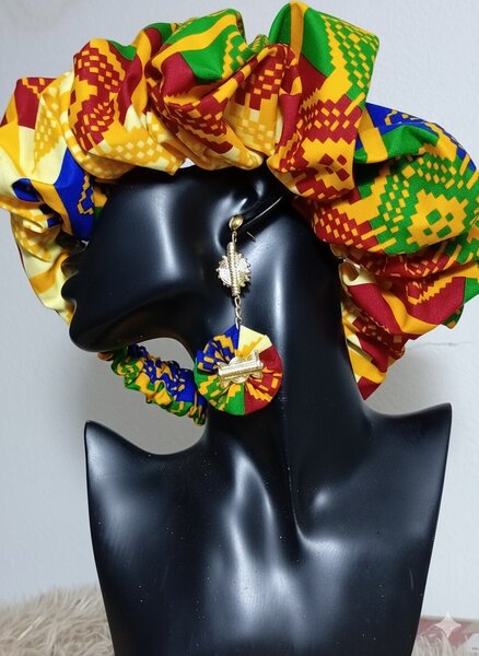 Serre-tête coloré et boucles