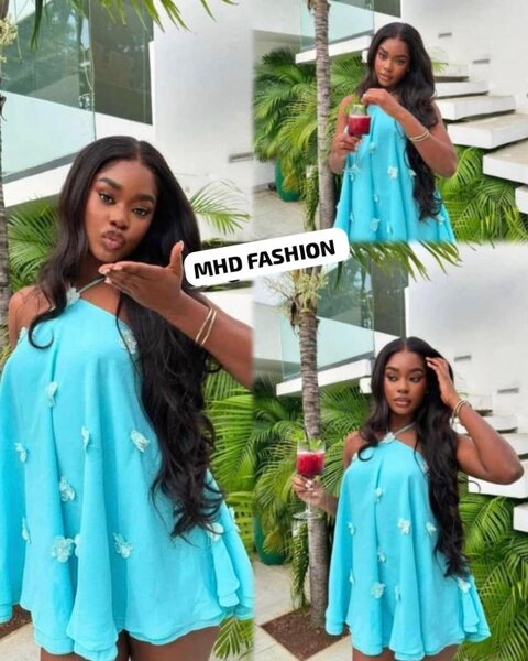 Robe d'été bleue florale