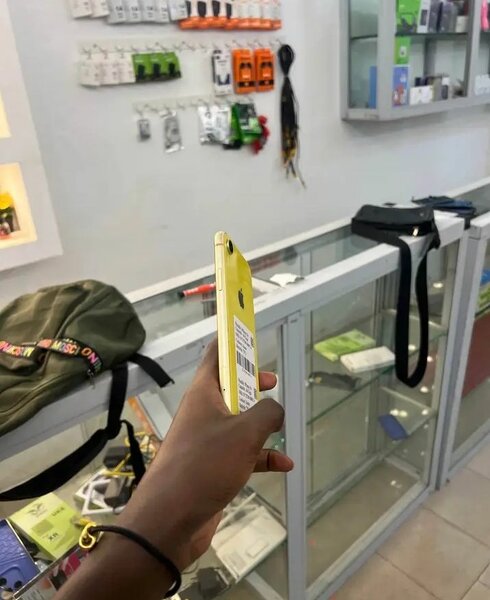 iPhone XR Jaune 64 Go