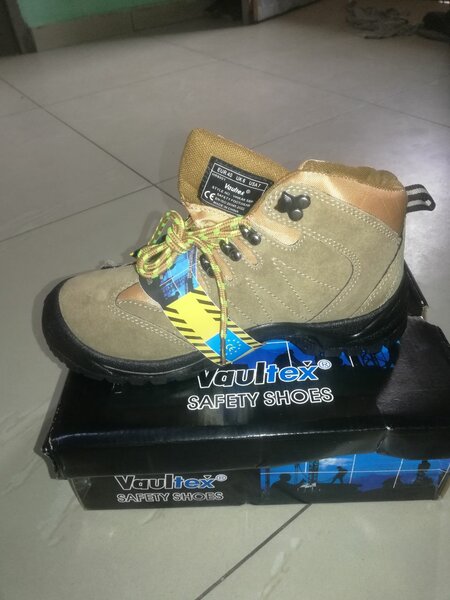 Chaussures de sécurité résistantes