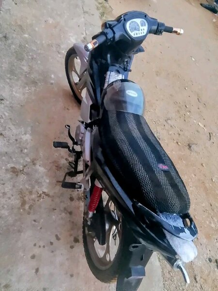 Moto urbaine sportive