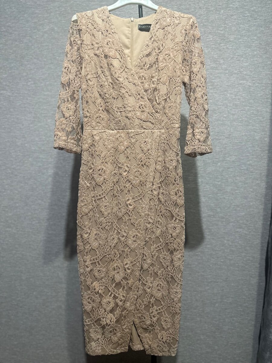 Женское вечернее платье