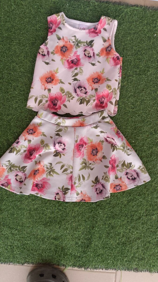 Girls dress top and skirt.