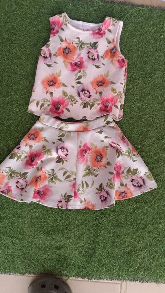 Girls dress top and skirt.