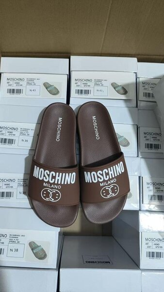 Tongs Moschino Milano