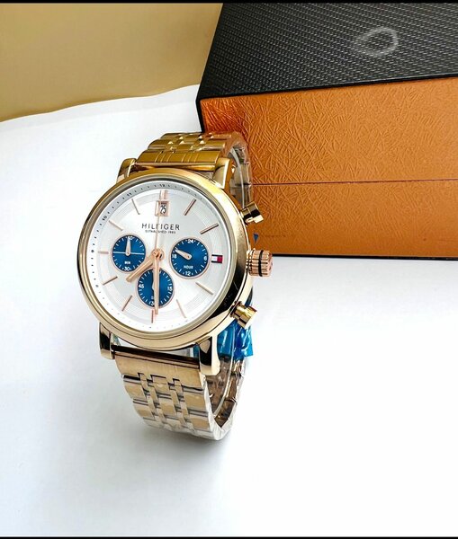 Montre homme élégante dorée