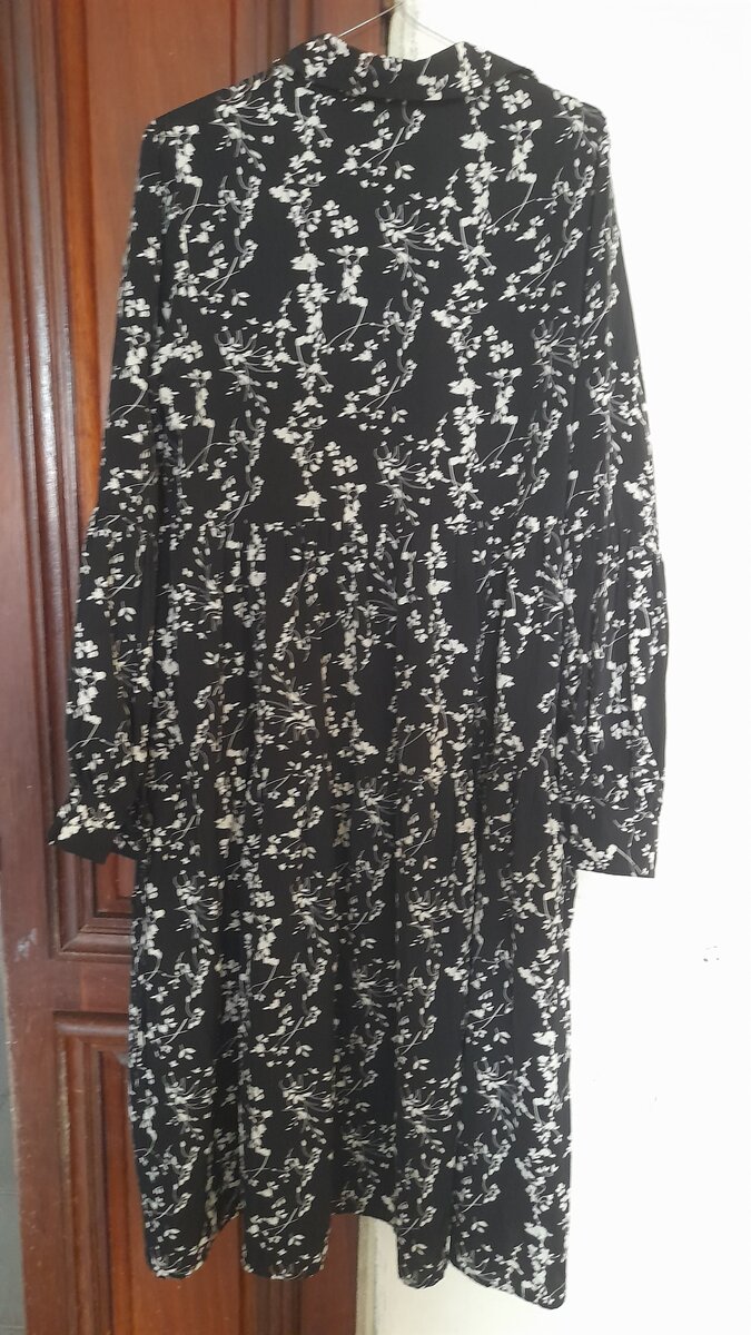 Robe florale noire élégante