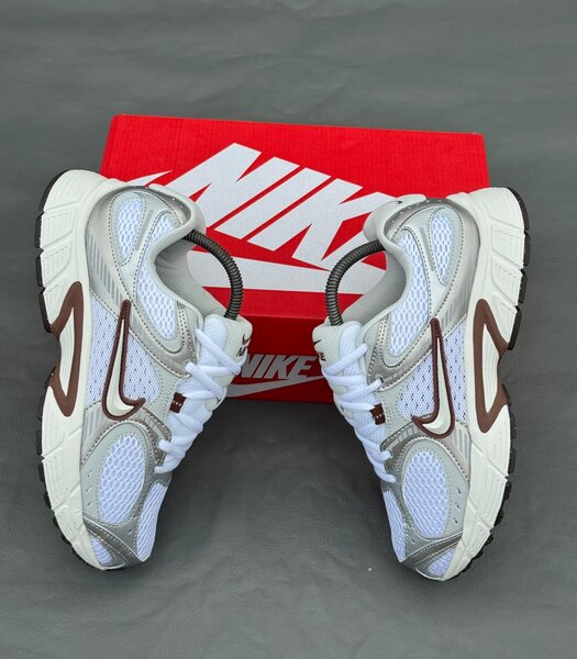 Sneakers Nike Blanches et Marron