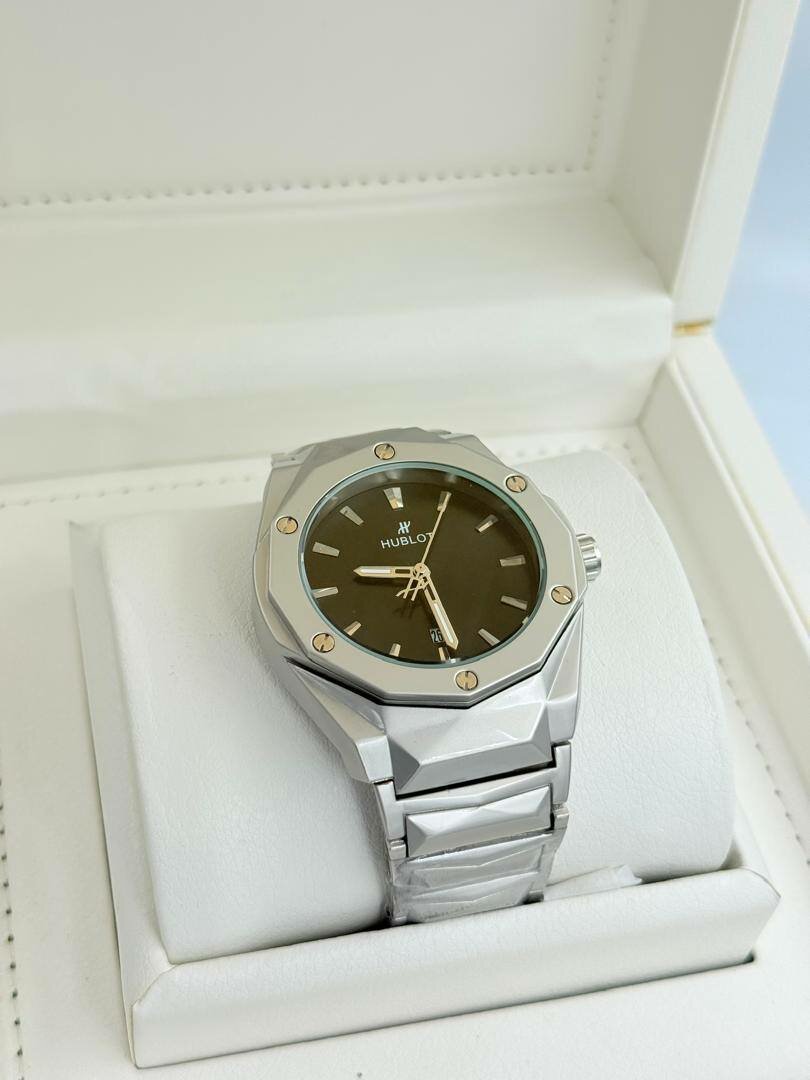 Montres de luxe en acier