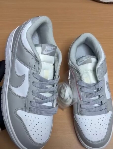 Baskets Nike grises unisex