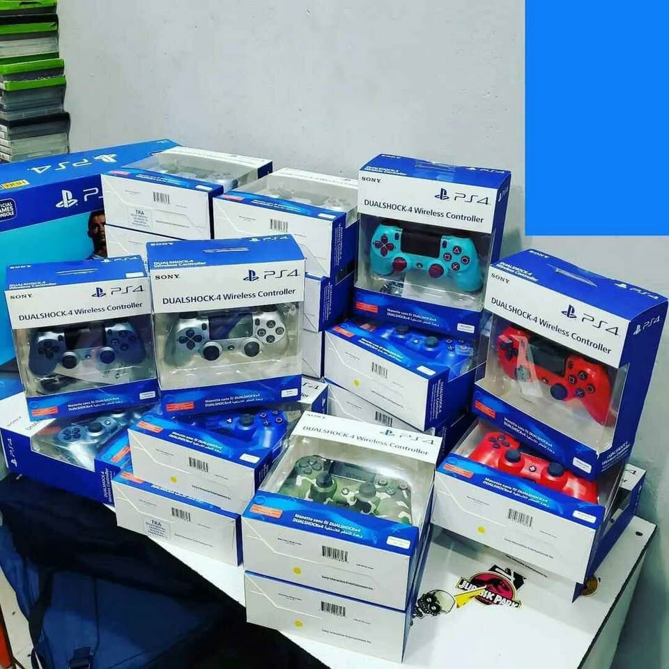 PS4 controllers