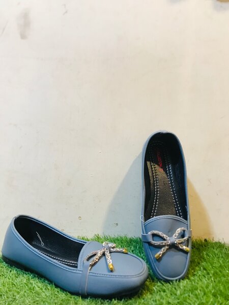 Ladies court shoes