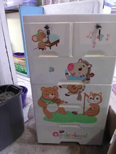 Commode enfant à motifs d'animaux