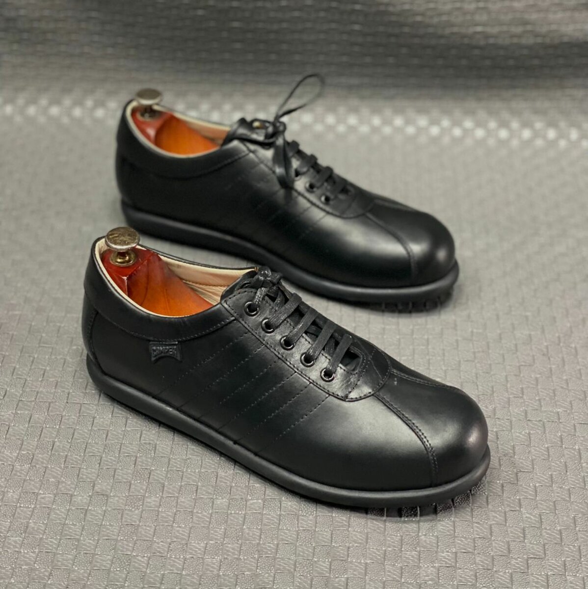 Chaussures en cuir noir élégantes