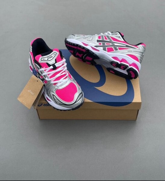 Chaussures de course Asics roses