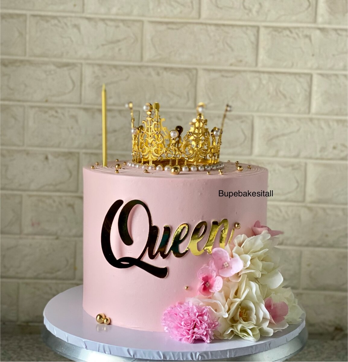 Vanilla and chocolate cake