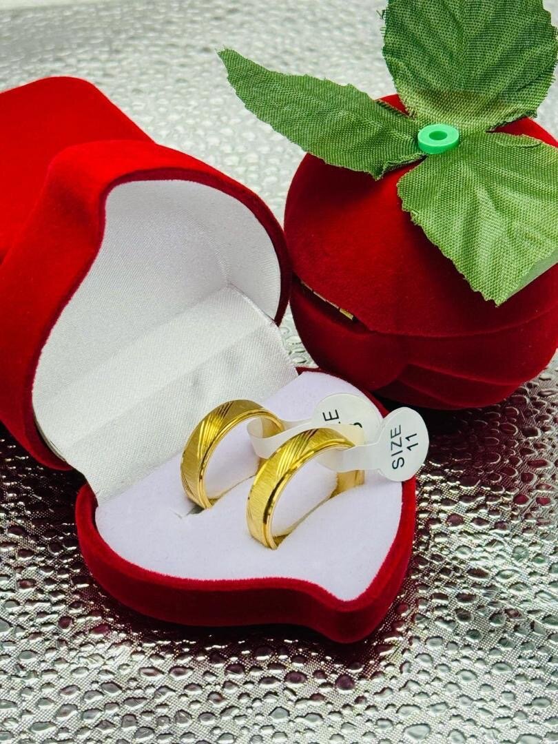 Elegant Gold Wedding Rings