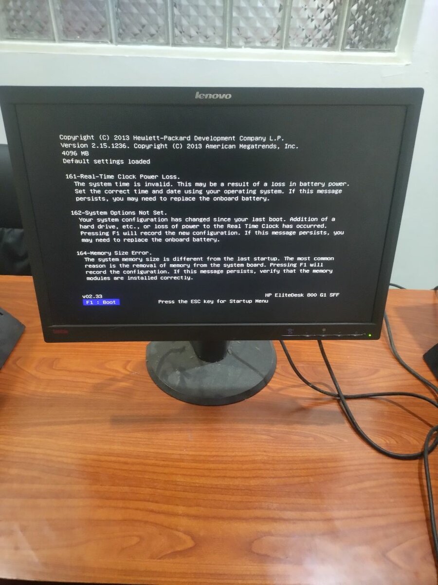Lenovo Monitor VGA 24'