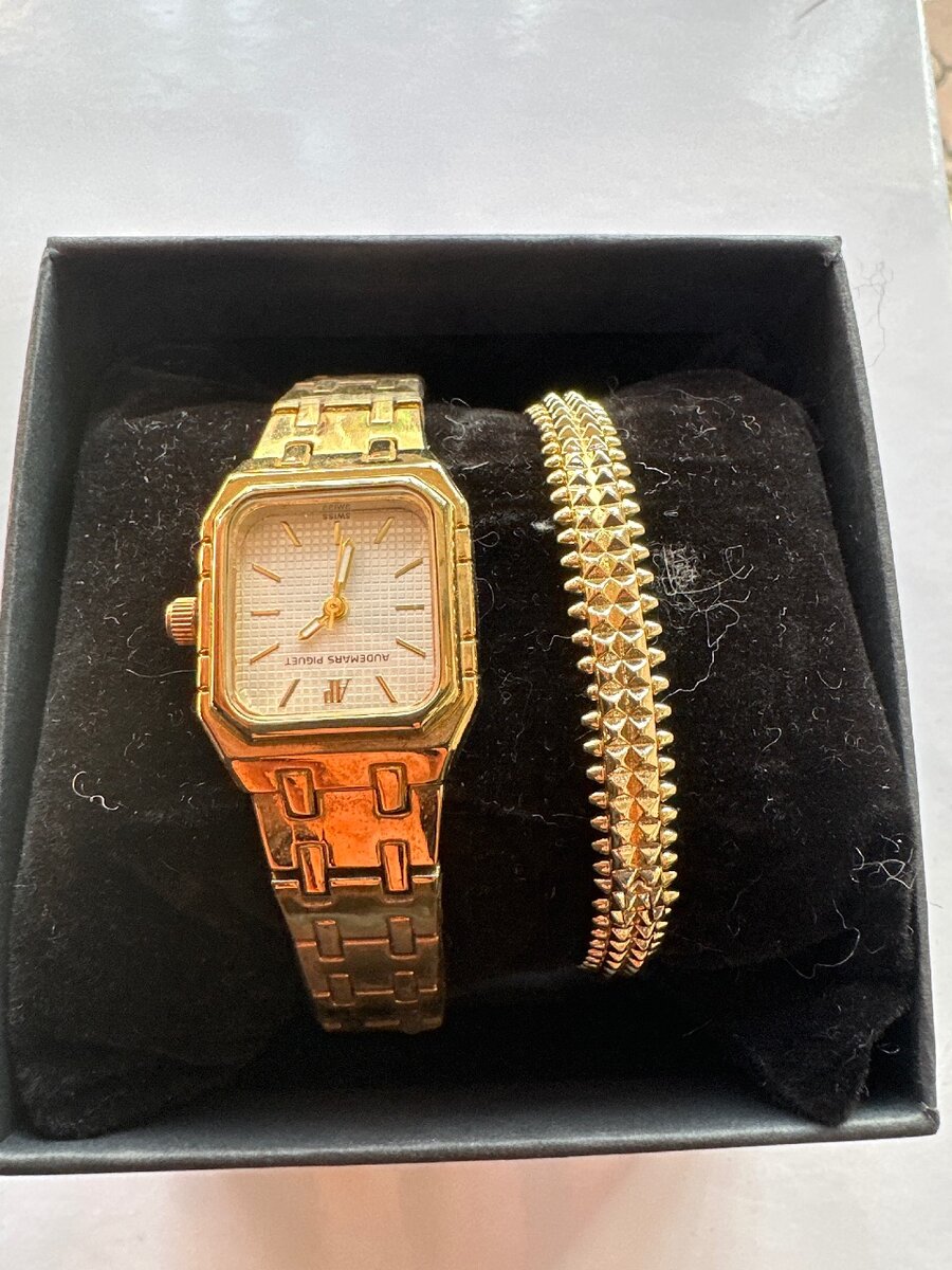 Дубайские часы