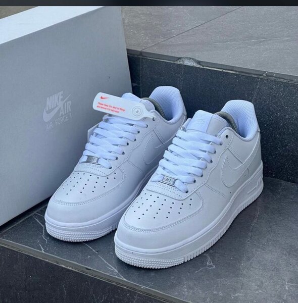 Baskets Nike Air Force blanches
