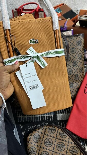 Sac cabas femme élégant Lacoste