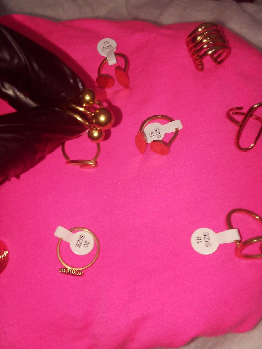 Bagues dorées élégantes